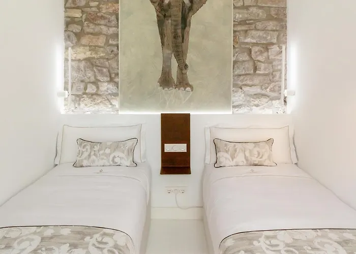 Spectacular By Sebastiana Group